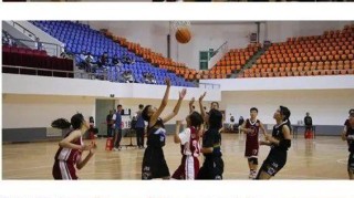  女篮姑娘们勇夺联赛冠军创佳绩