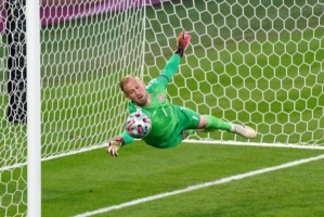  维罗纳门将神勇，多次扑救保住平局  