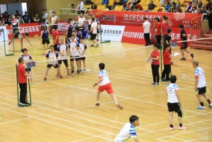  篮球技巧挑战赛，花式运球展现个人风采