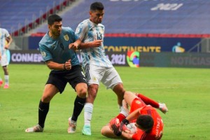  苏亚雷斯伤愈复出首战，乌拉圭锋霸锋芒再现