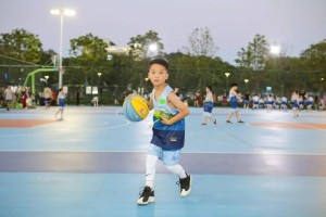  篮球训练营培育未来希望之星