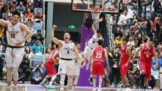  埃文斯草地驰骋，伊斯特本赛击败名将折桂