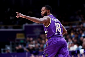  外援双响炮定乾坤，升班马客场奏凯