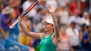  贾巴尔网前灵动，迈阿密公开赛挑落世界前三