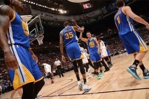  球星慈善赛温暖开踢，爱心捐款突破纪录  