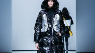  知名运动品牌推出限量款，联名设计师打造战袍