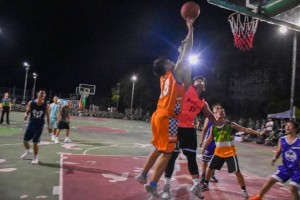  友谊赛演绎攻守大战，双方奉献精彩对攻