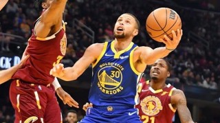  勇士末节发力客场轻取独行侠