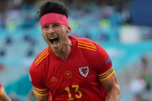  欧冠淘汰赛激情碰撞，顶级球星闪耀赛场