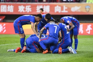  中超联赛迎来关键战，争冠保级白热化