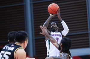  辽宁男篮加时险胜广东斩获三连冠