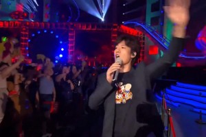  电竞新秀崭露头角惊艳全场观众