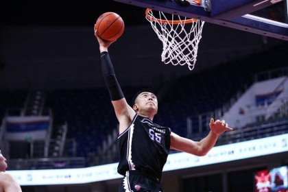  内线巨无霸统治禁区彰显绝对实力