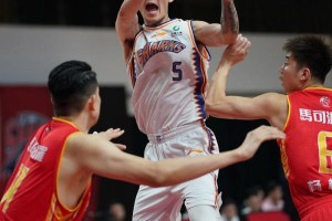 深圳马可波罗加时惜败于上海久事男篮