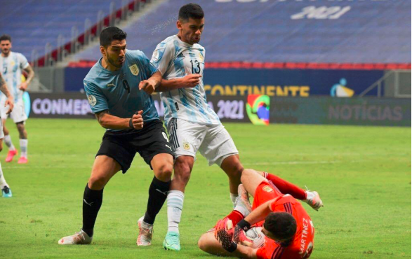  苏亚雷斯伤愈复出首战，乌拉圭锋霸锋芒再现