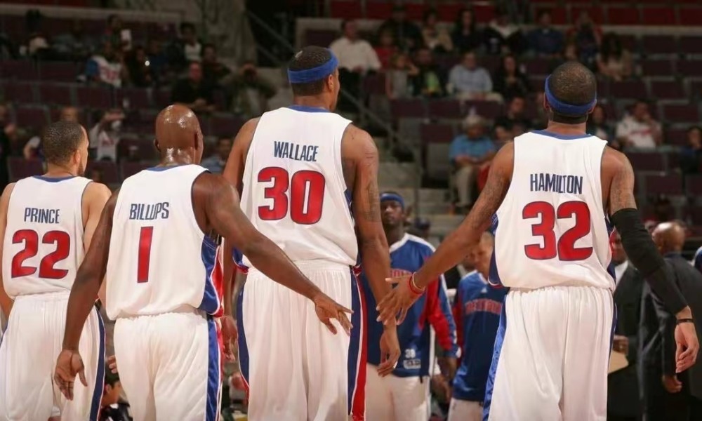  草根球队逆袭传奇，业余选手击败职业劲旅