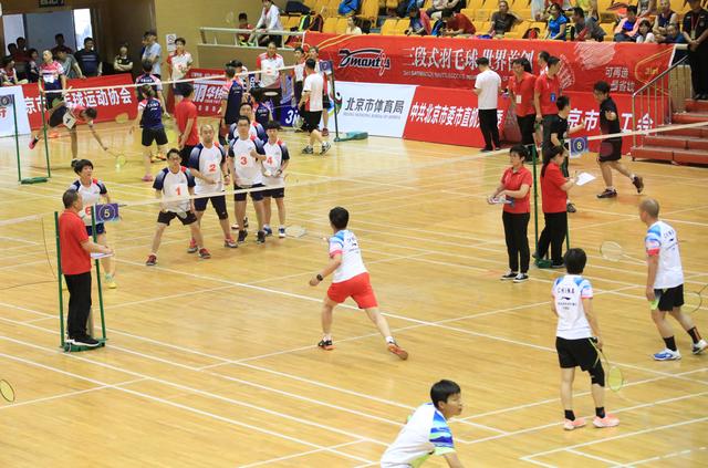  篮球技巧挑战赛，花式运球展现个人风采