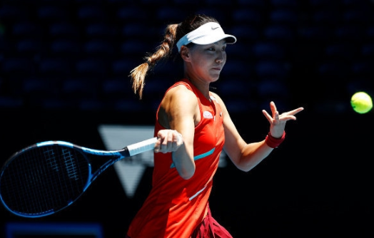  发球测速仪刷新纪录，萨弗林卡轰出二百一十公里极速  