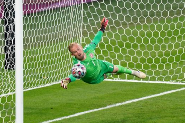  维罗纳门将神勇，多次扑救保住平局  