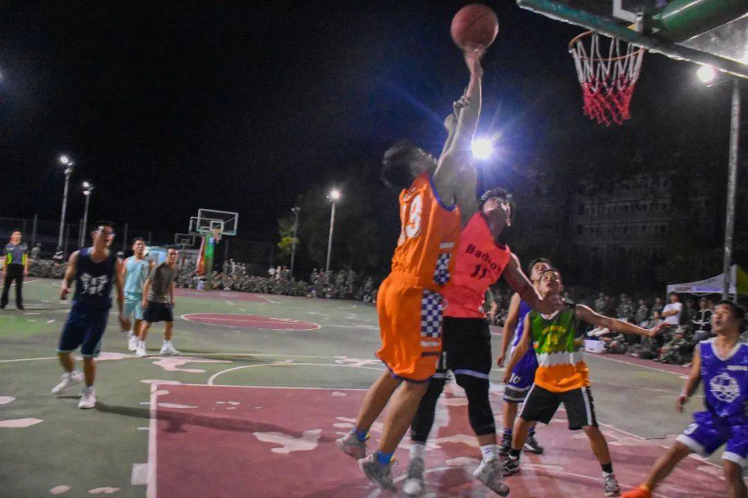  友谊赛演绎攻守大战，双方奉献精彩对攻