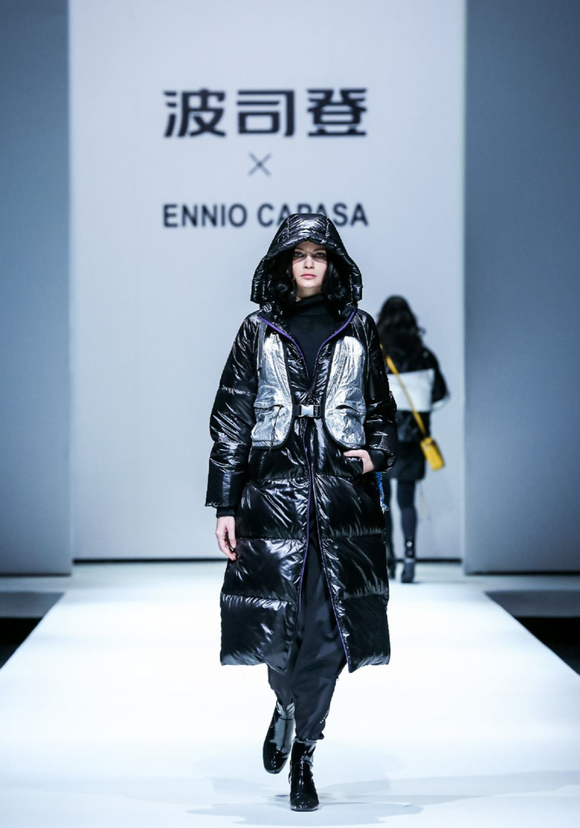  知名运动品牌推出限量款，联名设计师打造战袍