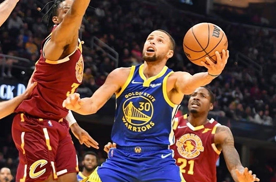  勇士末节发力客场轻取独行侠